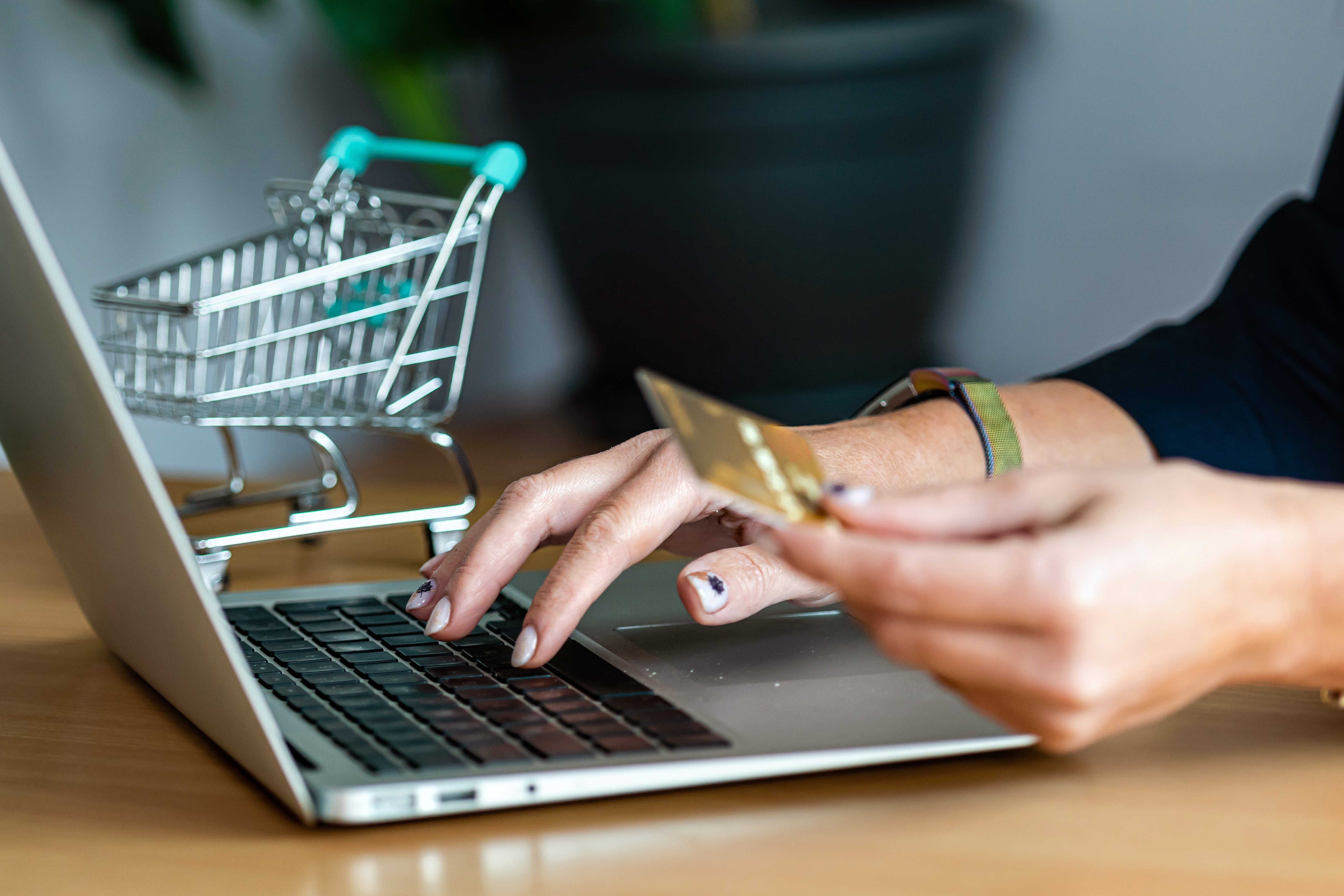 Maximizing Sales with HubSpot E-commerce Solutions